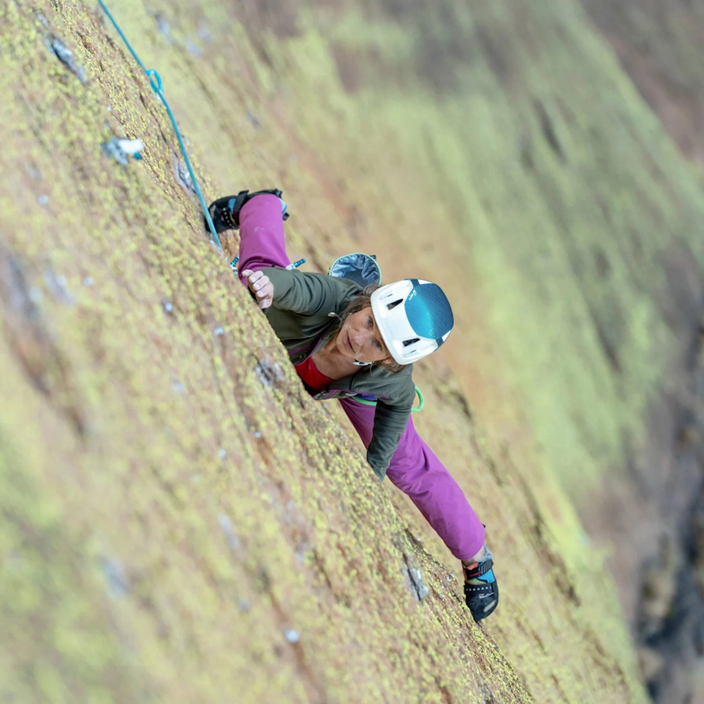 Women's R1® Ultralight Hoody - US 8132
